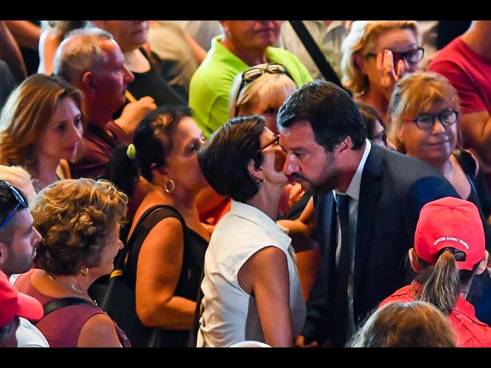 AI FUNERALI DI GENOVA E’ FINITA LA SECONDA REPUBBLICA ED E’ INIZIATA LA TERZA. ECCO PERCHE’.