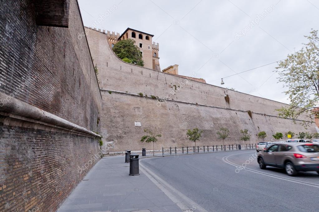 SORPRESA! ECCO QUALI SONO I PAESI CHE HANNO ALZATO MURI. IN PRIMIS C’E’ IL VATICANO (vedi foto), POI I PAESI EUROPEI (CHE PREDICANO A NOI) E QUELLI CHE ESPORTANO MIGRANTI. SOLO L’ITALIA NON NE HA…