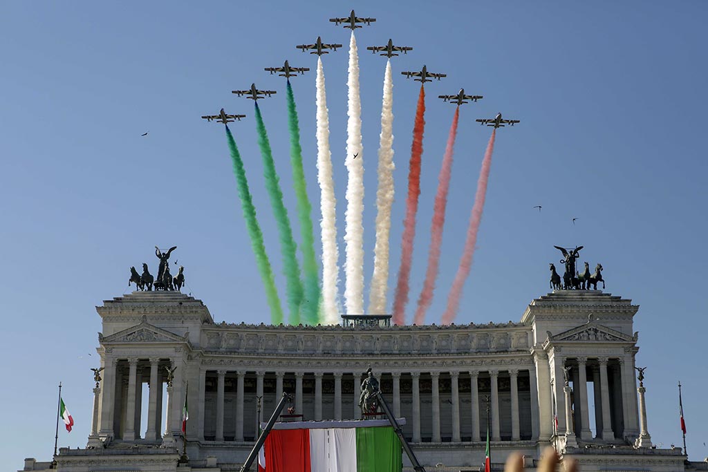 L’ITALIA S’E’ DESTA: SIAMO FUORI DAL TUNNEL. UN BUON GOVERNO C’E’. ORA TOCCA AGLI ITALIANI RITROVARE SE STESSI E RICONOSCERSI COMUNITA’, CON UN DESTINO E UN COMPITO COMUNE