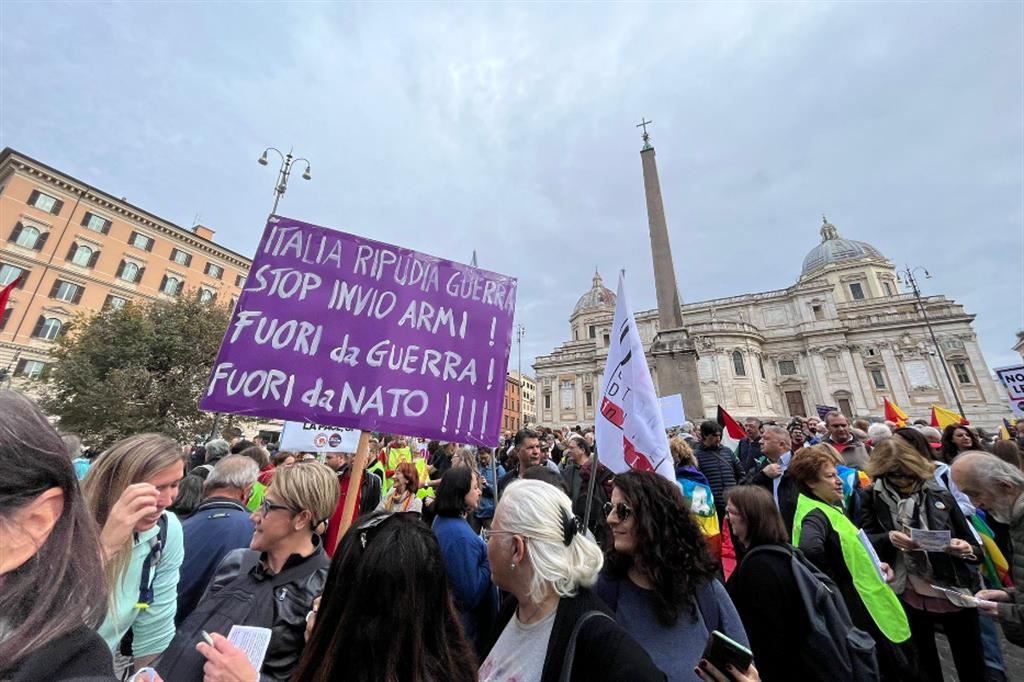 GLI INGENUI CATTOLICI PRESI IN GIRO E STRUMENTALIZZATI DAI PARTITI DI SINISTRA IN RISSA FRA DI LORO