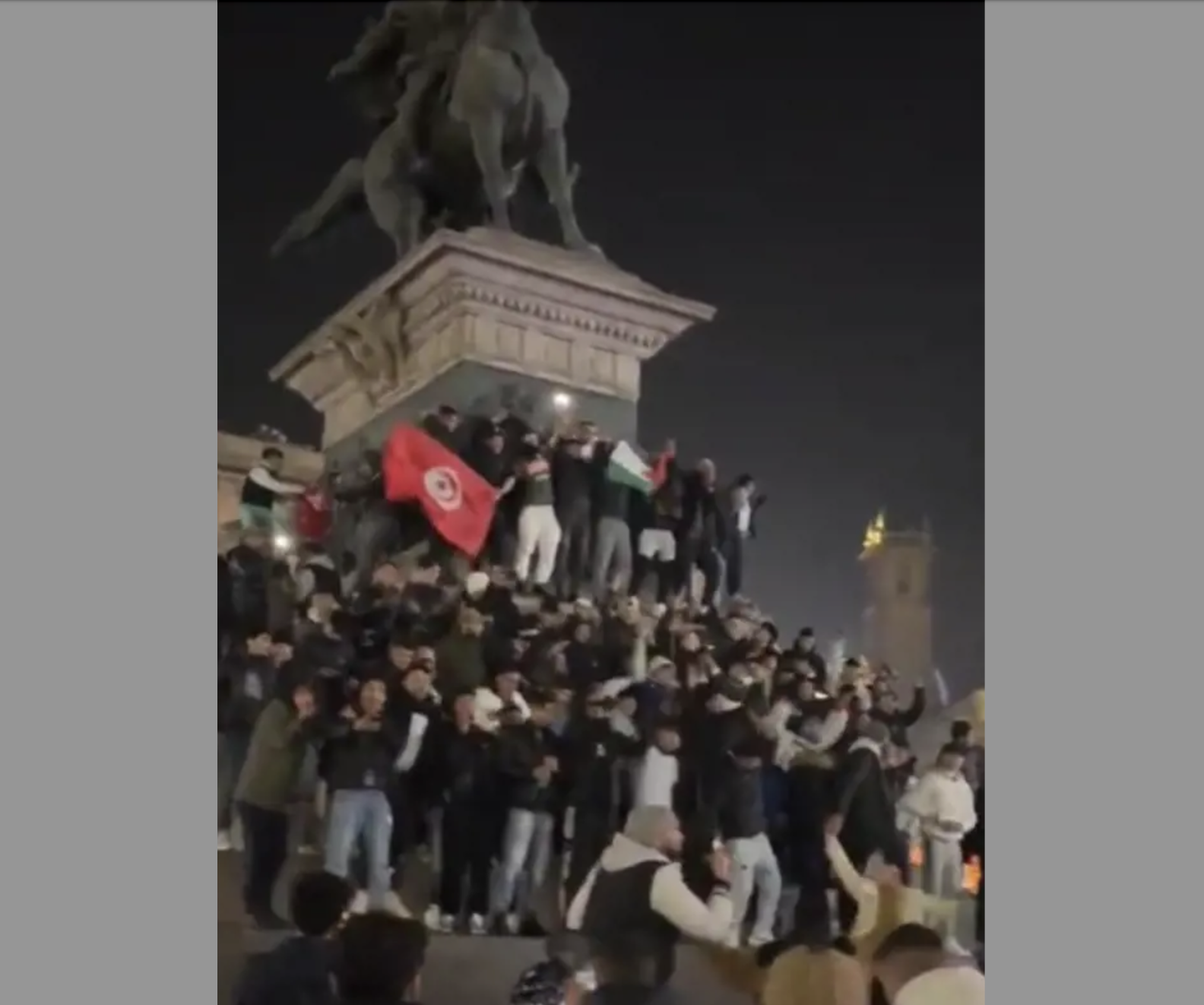 CAPODANNO IN PIAZZA DUOMO. BANDIERE ARABE E INSULTI ALL’ITALIA. COSA SIGNIFICA?