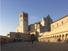 POVERO FRANCESCO! CI MANCAVA BENIGNI A FARNE UN LEADER DEL CAMPO LARGO, ECOLOGISTA, FEMMINISTA, ECUMENISTA E PROGRESSISTA. IL VERO SANTO DI ASSISI ERA TUTT’ALTRO: UN INTEGRALISTA CATTOLICO. OGGI SAREBBE ACCUSATO DI ESSERE DIVISIVO E TROPPO FONDAMENTALISTA